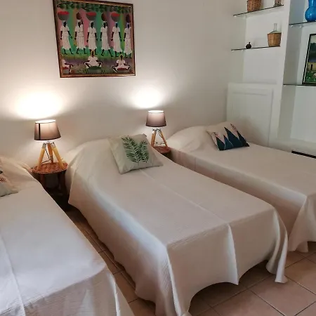 Domaine Des Goudis Holiday home Bouisse